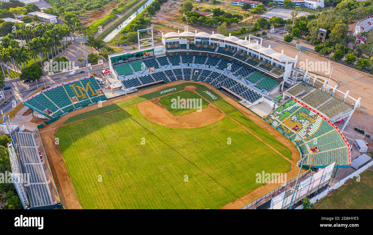 Veduta aerea dello stadio Emilio Ibarra Almada, sede della squadra di baseball professionale Los Cañeros de los Mochis della Mexican Pacific League il 30 ottobre 2020 a Los Mochis, Sinaloa Messico .. © .. (Foto di Luis Gutierrez). KEYWORDS: Complesso sportivo, sport, stadi, campo, campo, campo, campo da gioco, colosseo, bleachers, recinzione, impianto sportivo, vista aerea del estadio Emilio Ibarra Almada casa del equipo profecional de beisbol los Cañeros de los Mochis de la Liga Mexicana del Pacifico el 30 de Ocre 2020 en los Mochis, Sinaloa Messico..©..( Foto di Luis Gutierrez). PALABRASCLAVES: Compl Foto Stock