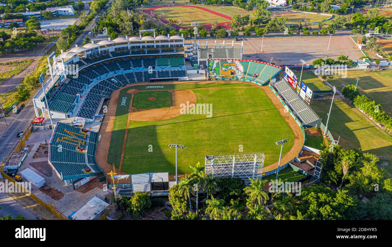 Veduta aerea dello stadio Emilio Ibarra Almada, sede della squadra di baseball professionale Los Cañeros de los Mochis della Mexican Pacific League il 30 ottobre 2020 a Los Mochis, Sinaloa Messico .. © .. (Foto di Luis Gutierrez). KEYWORDS: Complesso sportivo, sport, stadi, campo, campo, campo, campo da gioco, colosseo, bleachers, recinzione, impianto sportivo, vista aerea del estadio Emilio Ibarra Almada casa del equipo profecional de beisbol los Cañeros de los Mochis de la Liga Mexicana del Pacifico el 30 de Ocre 2020 en los Mochis, Sinaloa Messico..©..( Foto di Luis Gutierrez). PALABRASCLAVES: Compl Foto Stock