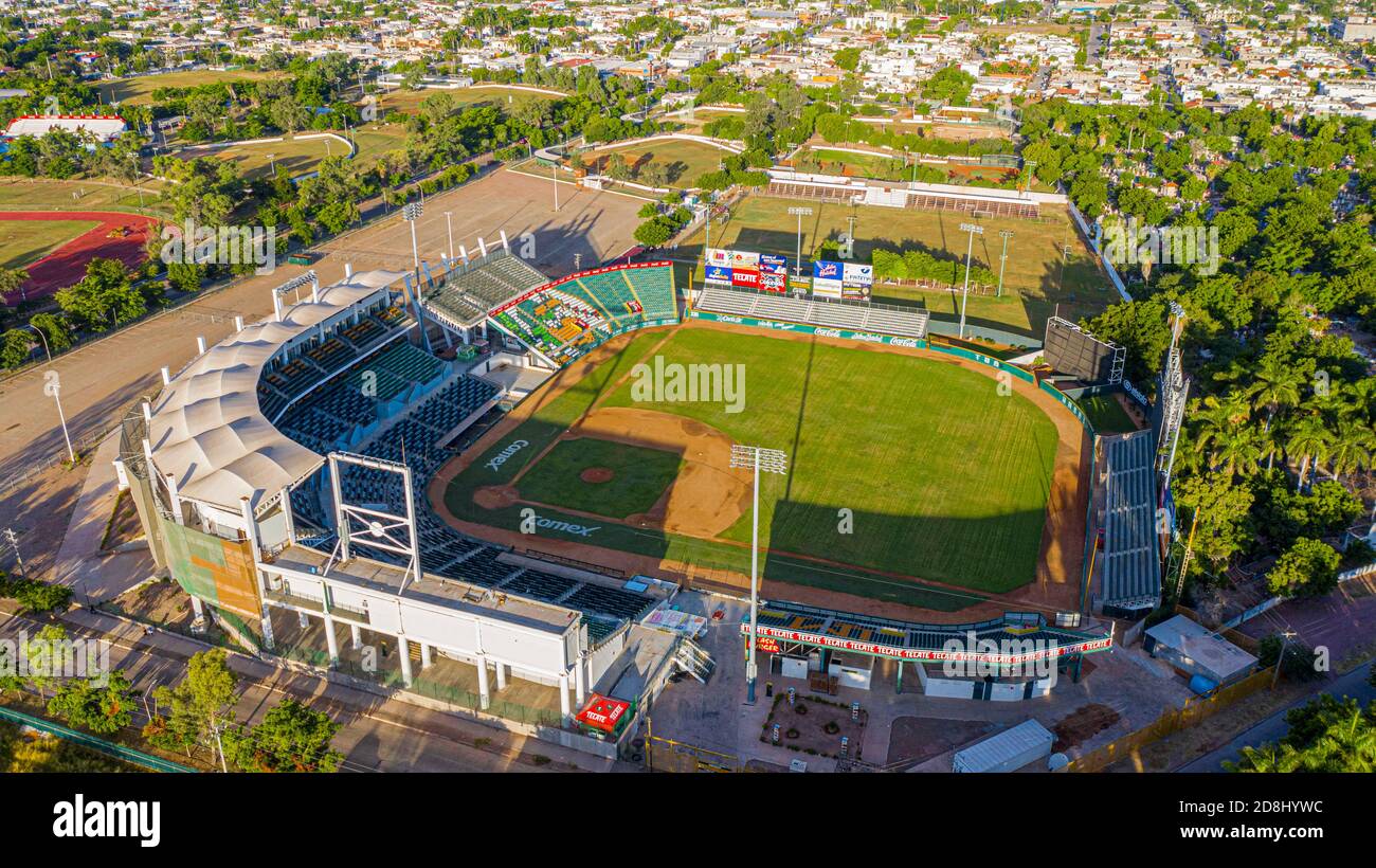 Veduta aerea dello stadio Emilio Ibarra Almada, sede della squadra di baseball professionale Los Cañeros de los Mochis della Mexican Pacific League il 30 ottobre 2020 a Los Mochis, Sinaloa Messico .. © .. (Foto di Luis Gutierrez). KEYWORDS: Complesso sportivo, sport, stadi, campo, campo, campo, campo da gioco, colosseo, bleachers, recinzione, impianto sportivo, vista aerea del estadio Emilio Ibarra Almada casa del equipo profecional de beisbol los Cañeros de los Mochis de la Liga Mexicana del Pacifico el 30 de Ocre 2020 en los Mochis, Sinaloa Messico..©..( Foto di Luis Gutierrez). PALABRASCLAVES: Compl Foto Stock