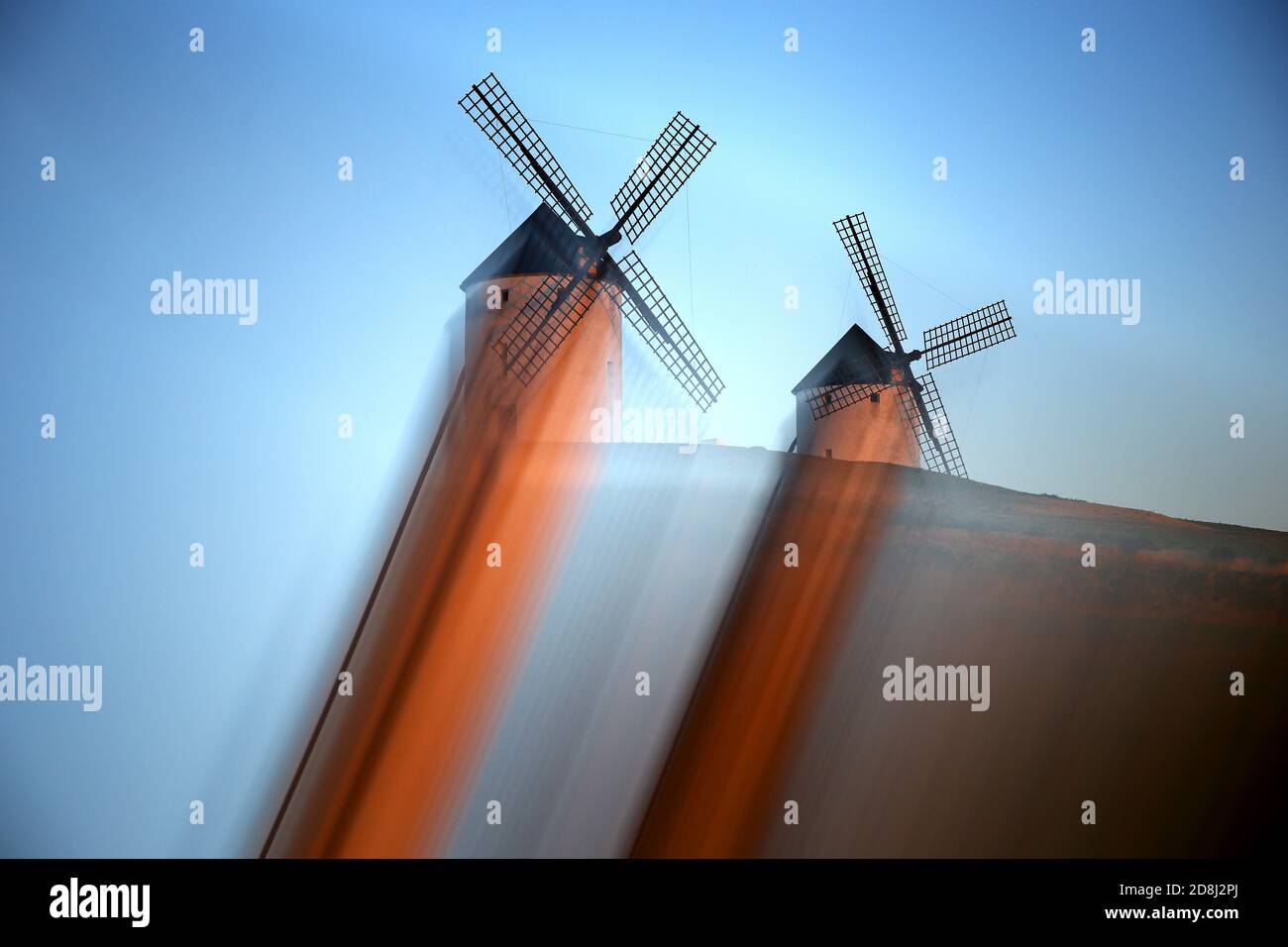 mulini a vento. Consuegra. Spagna un'importante città della provincia di Toledo, nella zona di la Mancha, di origine romana. Situato ai piedi del Cerro Calderi Foto Stock