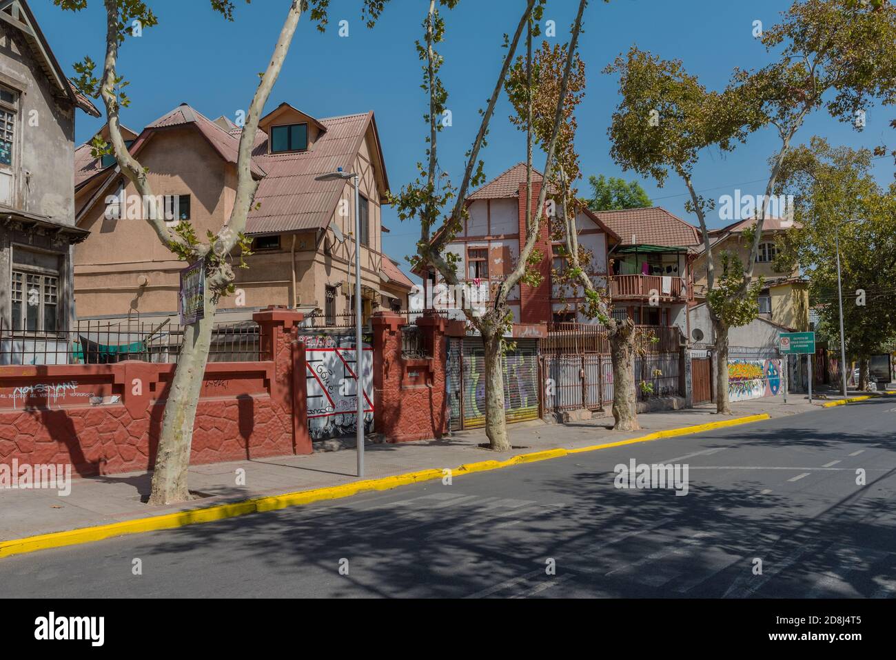 Case colorate nel quartiere Bellavista, Santiago, Cile Foto Stock
