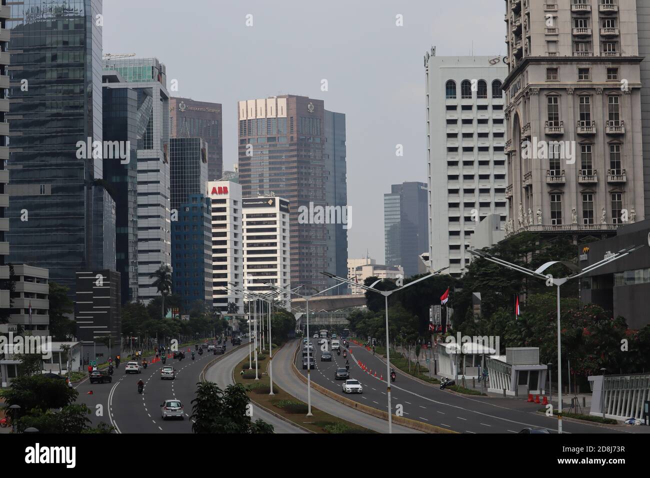 giacarta / Indonesia - 23 settembre 2020. Il paesaggio della città di Giacarta con gli edifici e gli appartamenti torreggianti Foto Stock