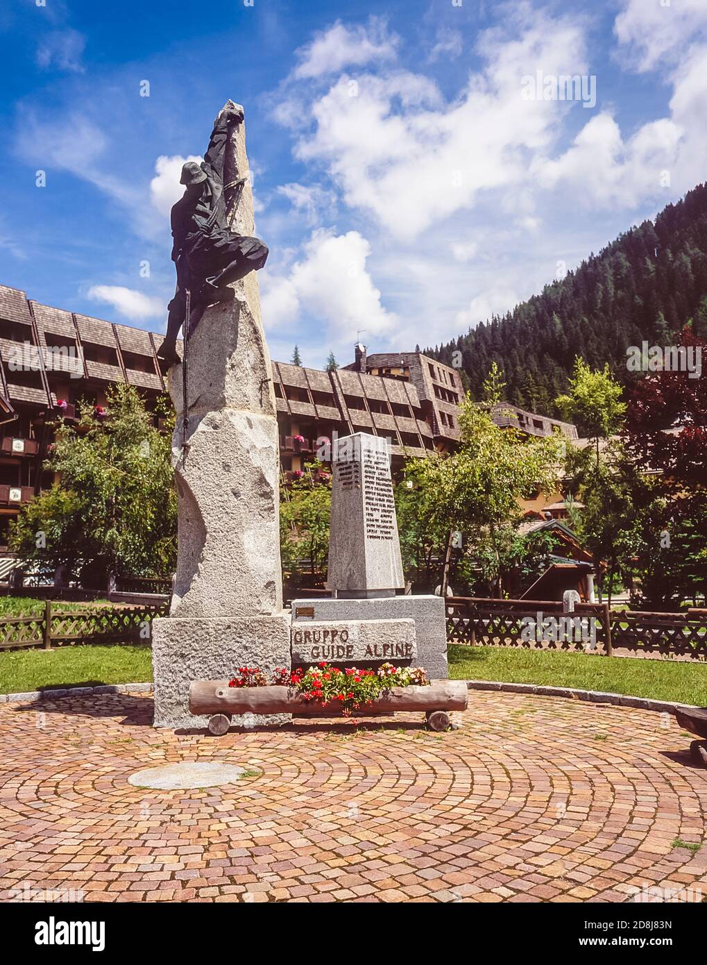 Scena generale al memoriale delle guide alpine località turistica di Madonna di Campiglio nel Dolomiti di Brenta Regione dell'Italia settentrionale nella provincia di Trento Foto Stock