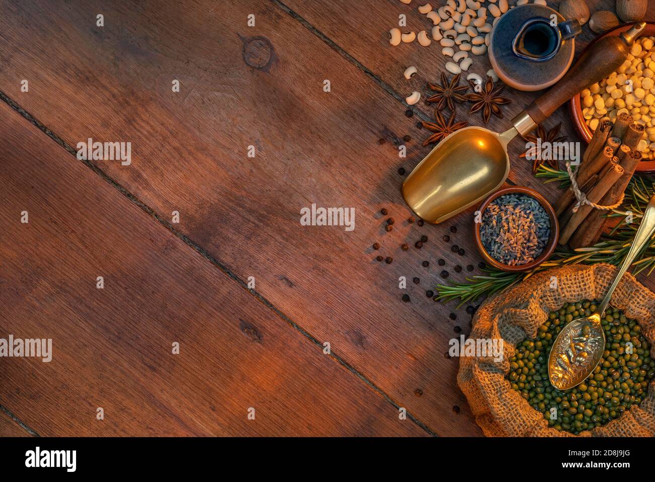 Cucinare spezie ed erbe con spazio per il testo. Foto Stock