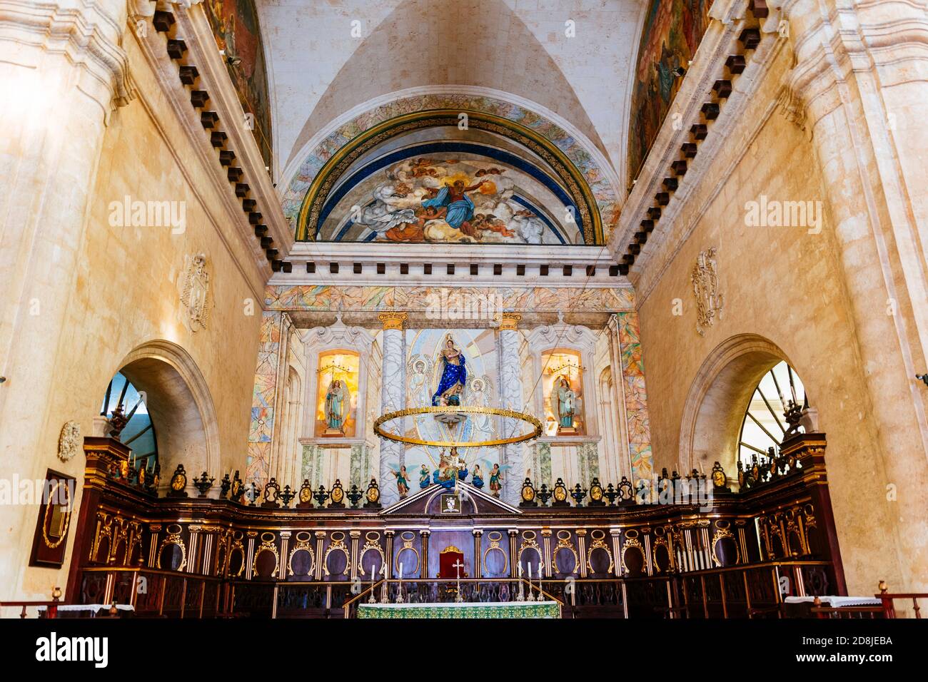 Altare e coro. La Cattedrale di Havana, Catedral de San Cristobal, si trova in Plaza de la Catedral su Calle Empedrado, tra San Ignacio y Mercade Foto Stock