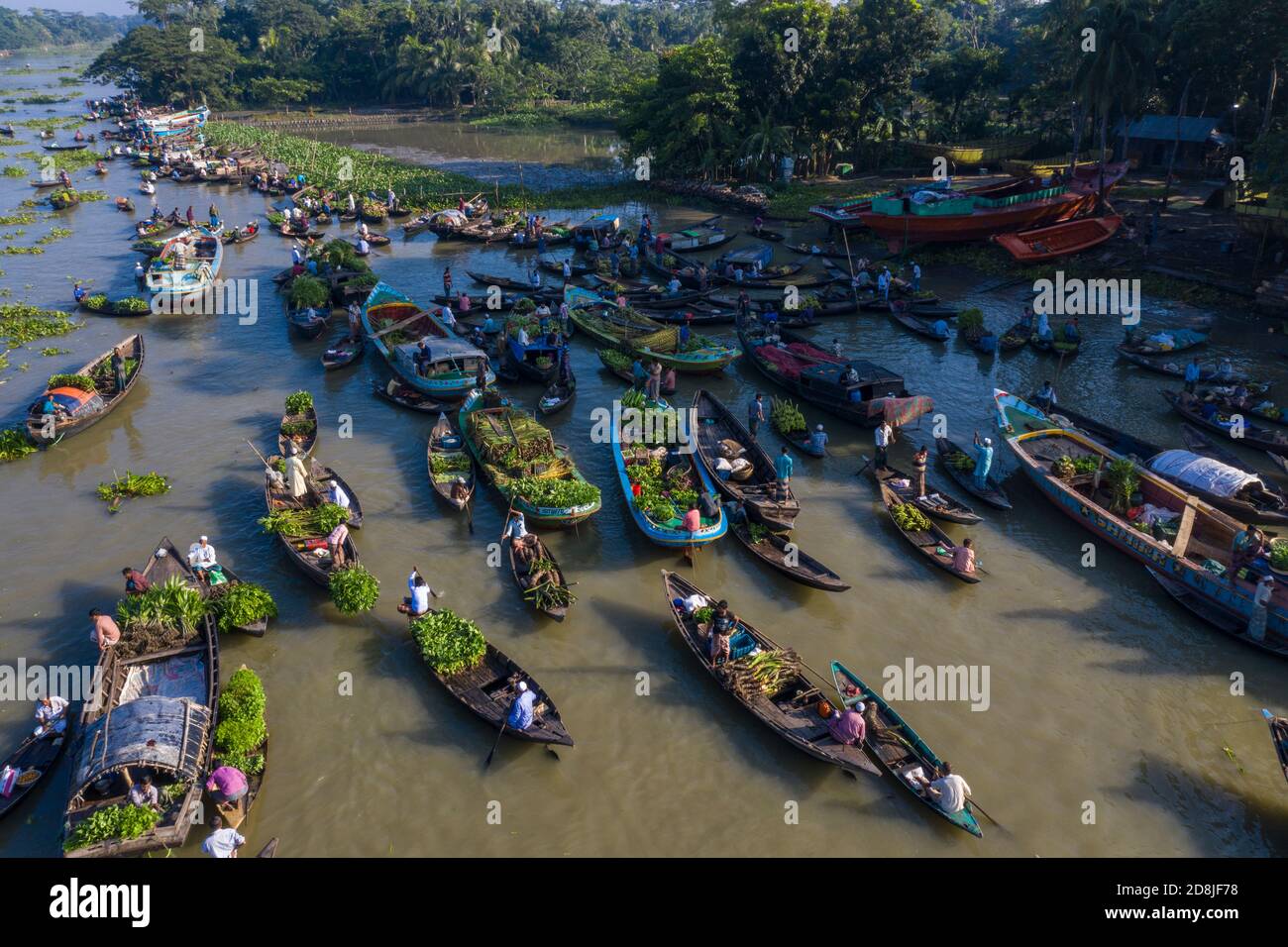 Boithakata mercato galleggiante sul fiume Belua sotto Nazirpur upazila di Pirojpur drstrict. Bangladesh Foto Stock