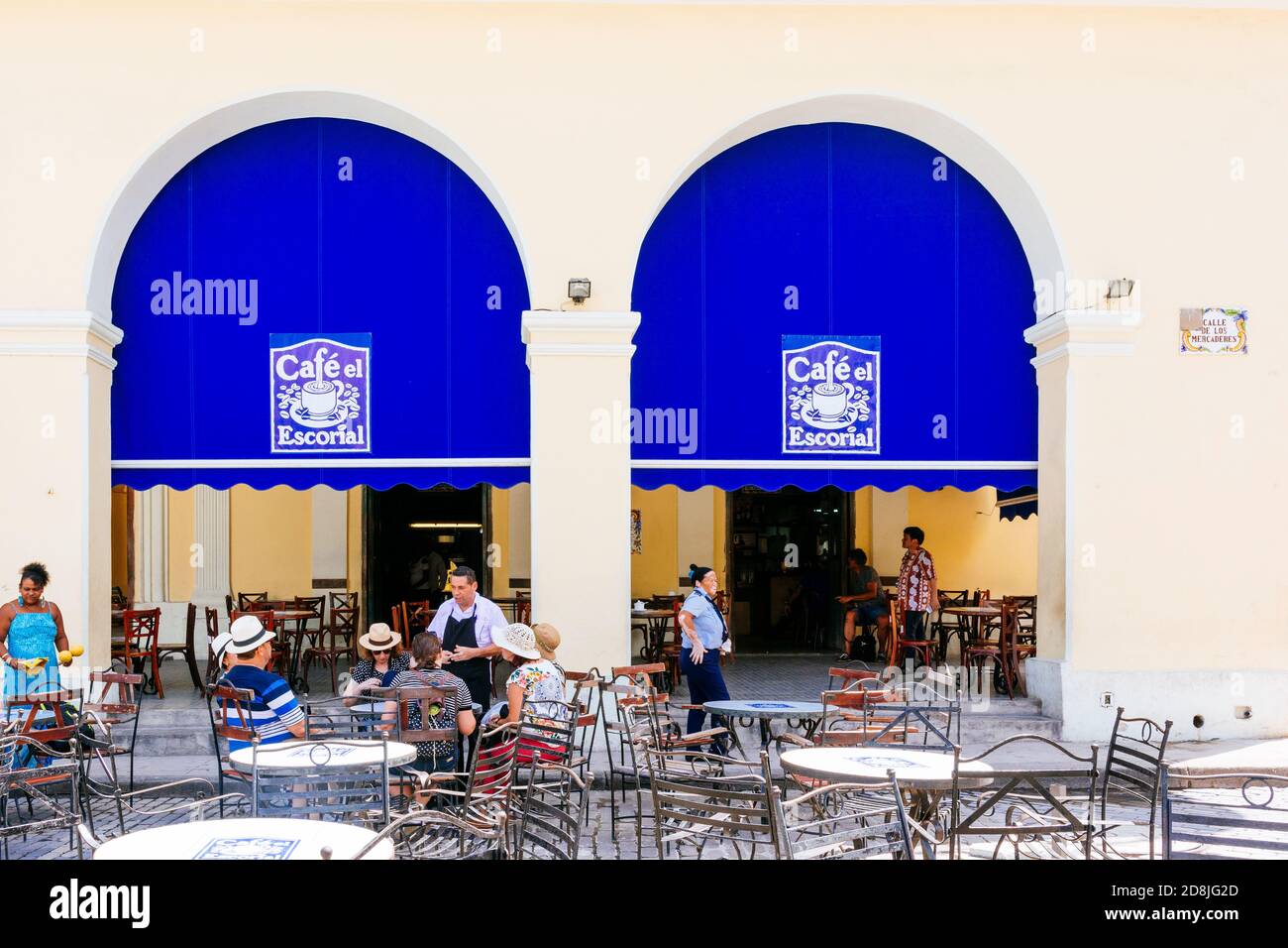 Terrazze bar. Plaza Vieja - Piazza Vecchia. Cuba, America Latina e Caraibi Foto Stock