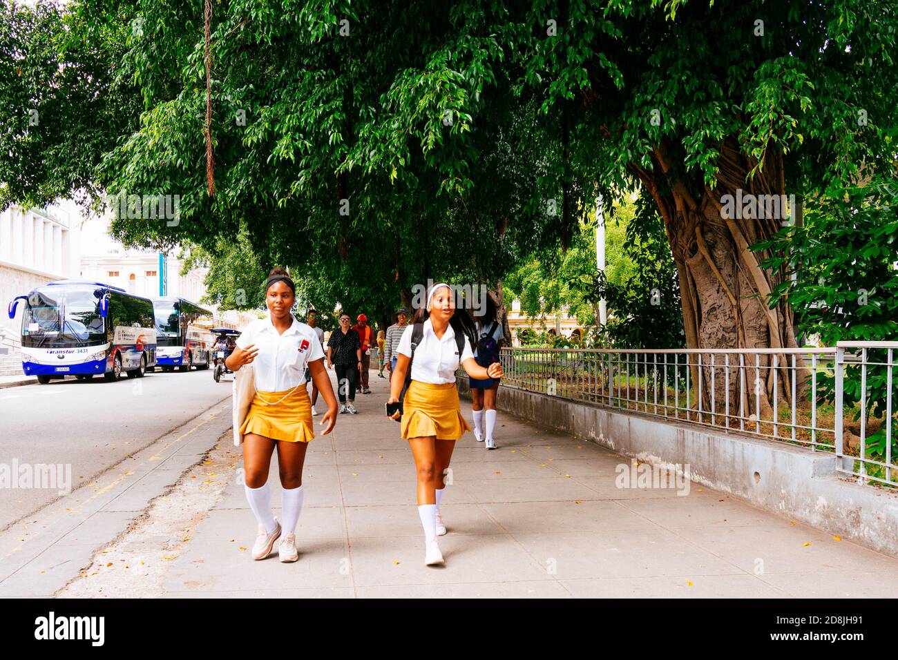 Ragazze della scuola secondaria nell'uniforme nazionale. La Habana - la Havana, Cuba, America Latina e Caraibi Foto Stock