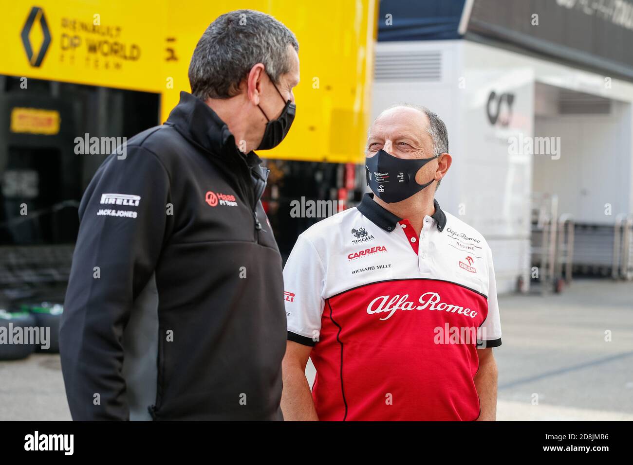 Imola, Italia. 30 ottobre 2020. VASSEUR Frederic (fra), Team Principal dell'Alfa Romeo Racing ORLEN, STEINER Guenther (ita), Team Principal del team di Haas F1, ritratto durante la Formula 1 degli Emirati del Gran Premio dell'emilia Romagna 2020, Gran Premio dell'Emilia Romagna, dal 31 ottobre al 1 novembre 2020 sull'autodromo internazionale Enzo e Dino Ferrari, A Imola - Photo Antonin Vincent / DPPI Credit: LM/DPPI/Antonin Vincent/Alamy Live News Foto Stock