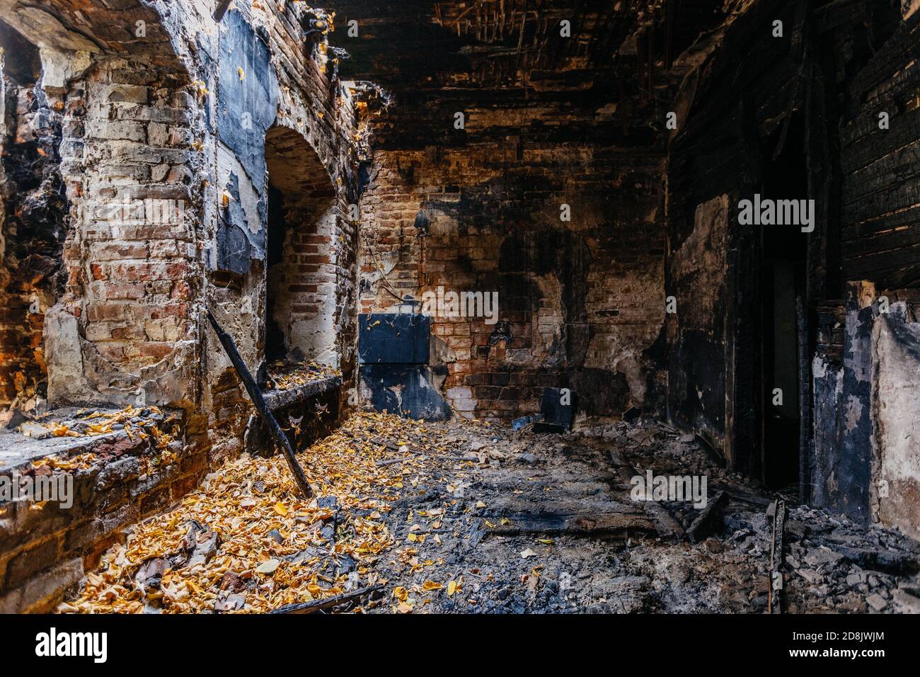 Interno di vecchia dimora storica dopo il fuoco Foto Stock