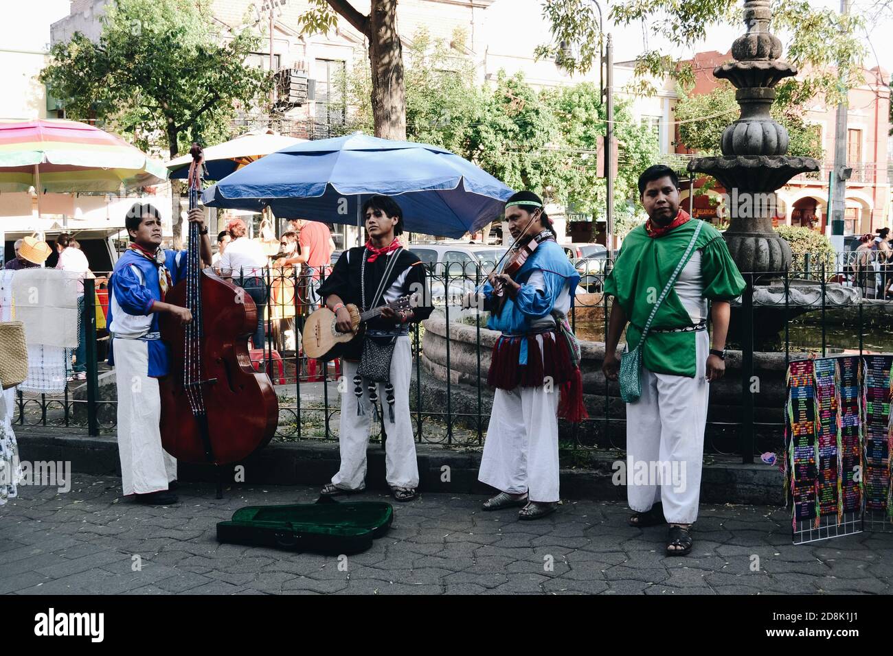 Artisti di strada che suonano musica Foto Stock