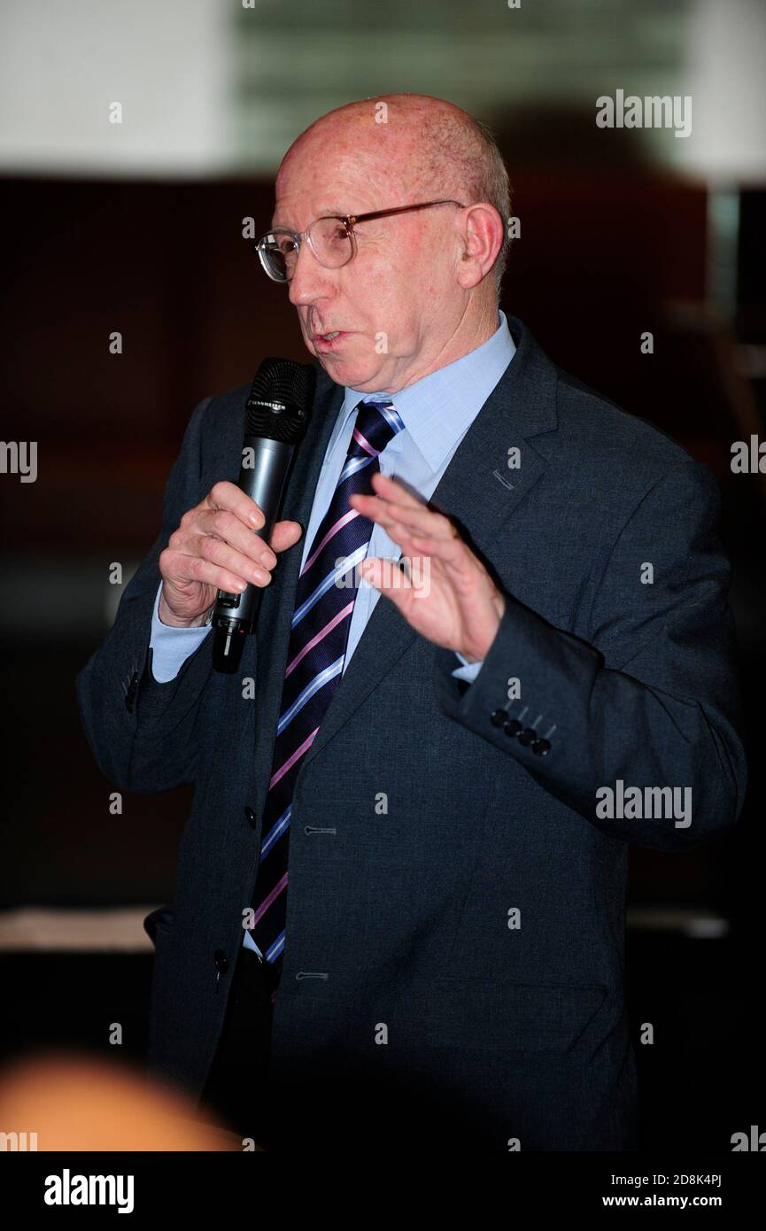 Nobby Stiles parla ad un pranzo sportivo a Londra. Una delle sue ultime apparizioni. Foto Stock