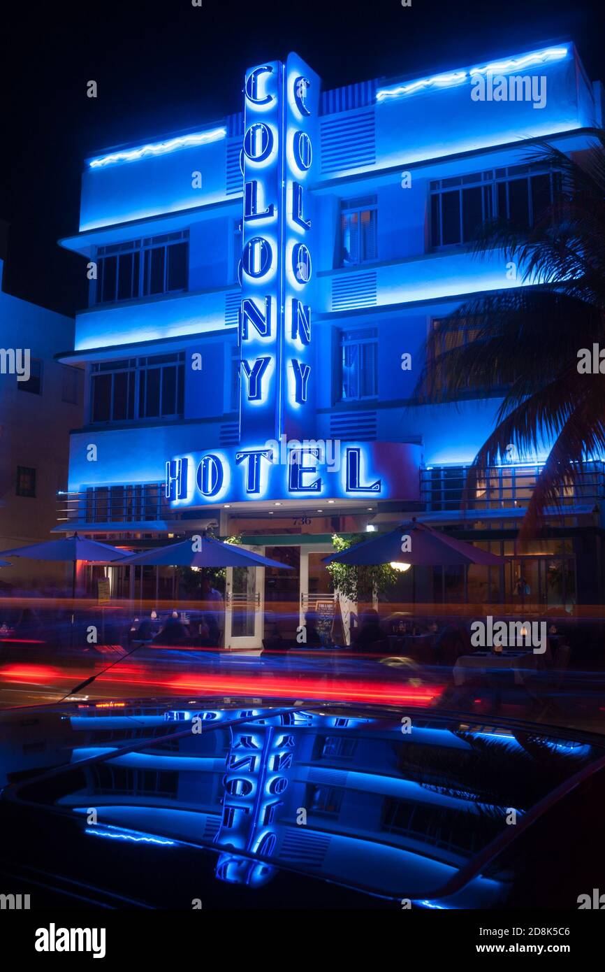 Colony Hotel illumina Ocean Drive a Miami Beach, Florida Foto Stock