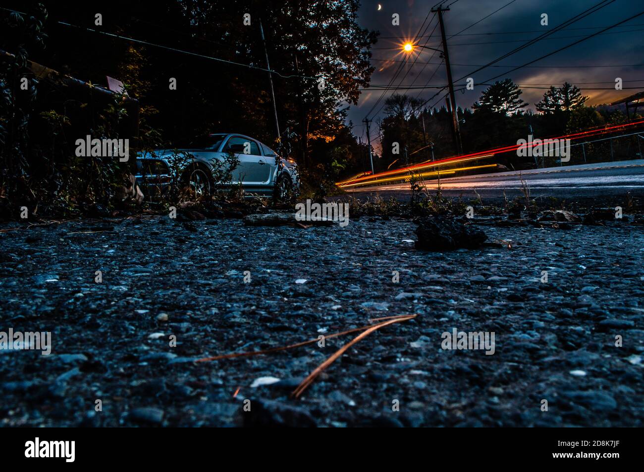 La mia mustang si fermò sulla strada per alcuni sentieri leggeri. Foto Stock