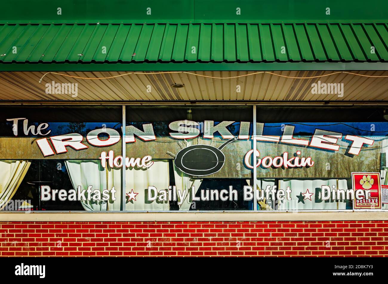 Il ristorante Iron Skillet e' raffigurato, il 29 Ottobre 2020, a Citronelle, Alabama. Il ristorante è specializzato in cucina del Sud. Foto Stock