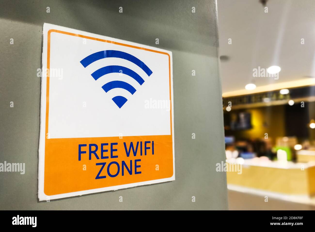 WIFI gratuito, segnaletica per le parole nell'area pubblica per i patron convenienza Foto Stock