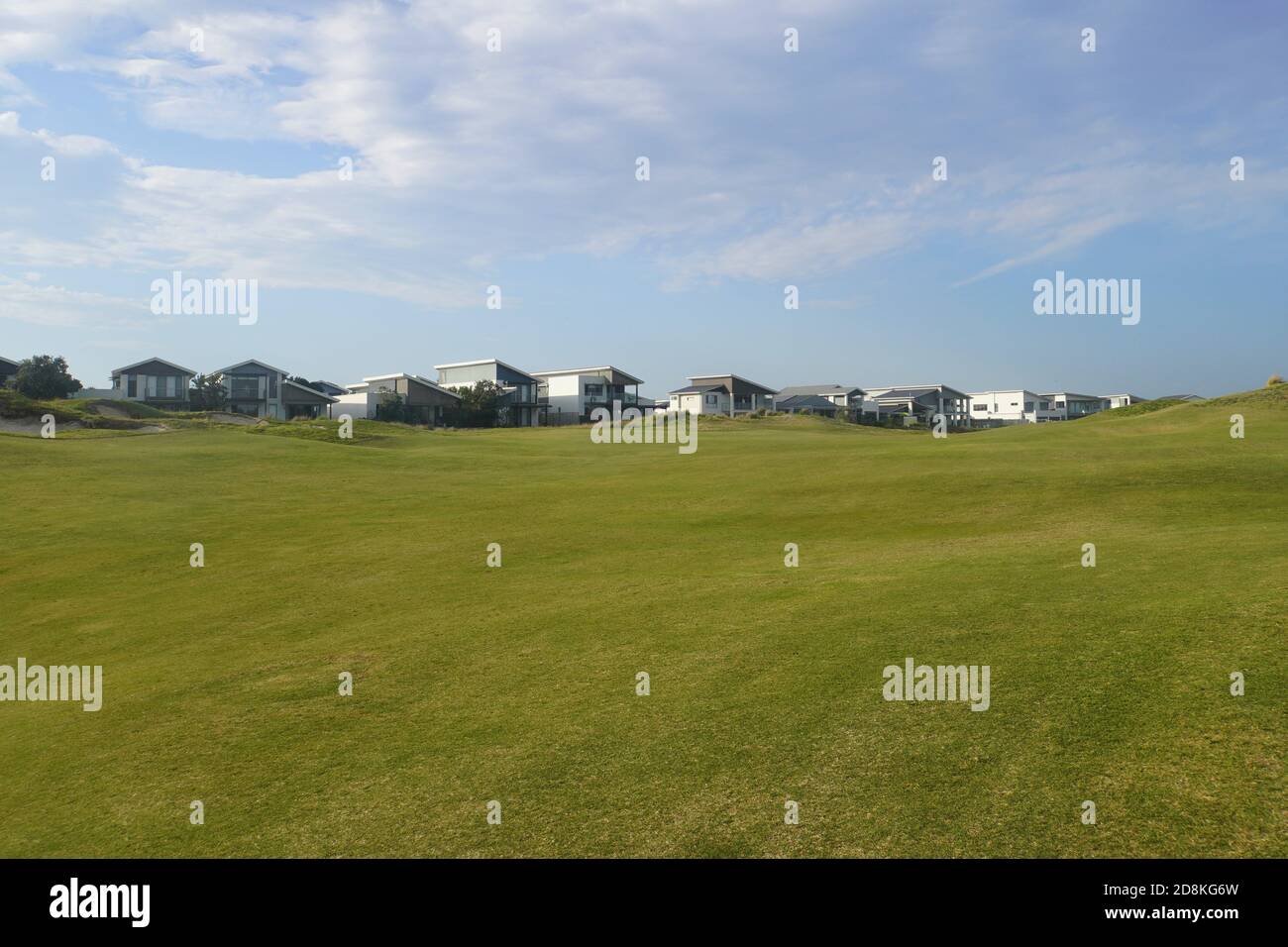 Ville con vista su un campo da golf Foto Stock