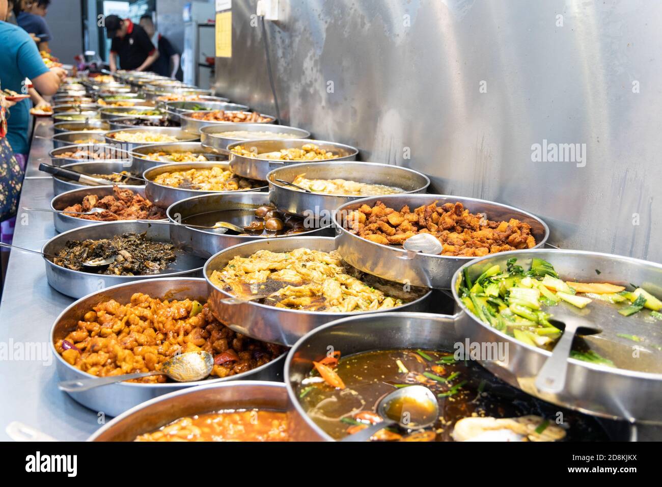 Riso economico con ampia varietà, popolare pasto a buon mercato in Malesia Foto Stock