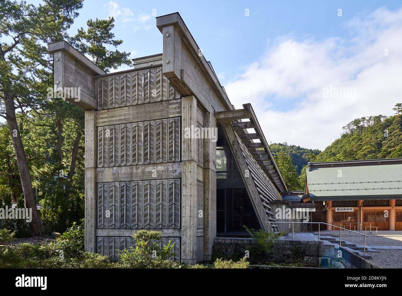 Izumo Grand Shrine Administration Building, progettato da Kikutake Kiyonori (1963), ora demolito; Izumo, Prefettura di Shimane, Giappone Foto Stock