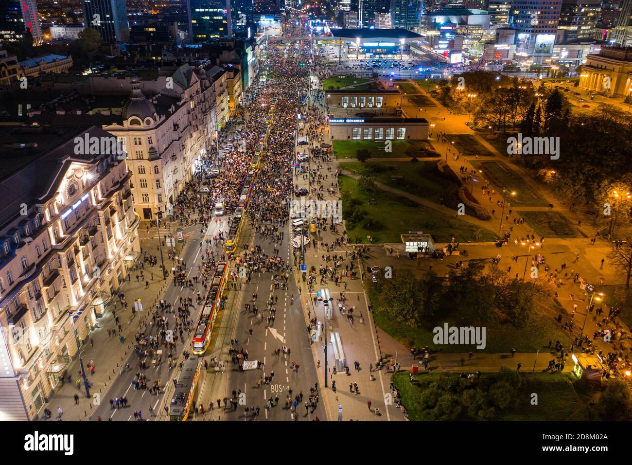 Varsavia, Polonia - Ottobre 30 2020: Sciopero della donna, massicce proteste di uomini e donne contro la legge anti-aborto e contro le azioni del governo Foto Stock