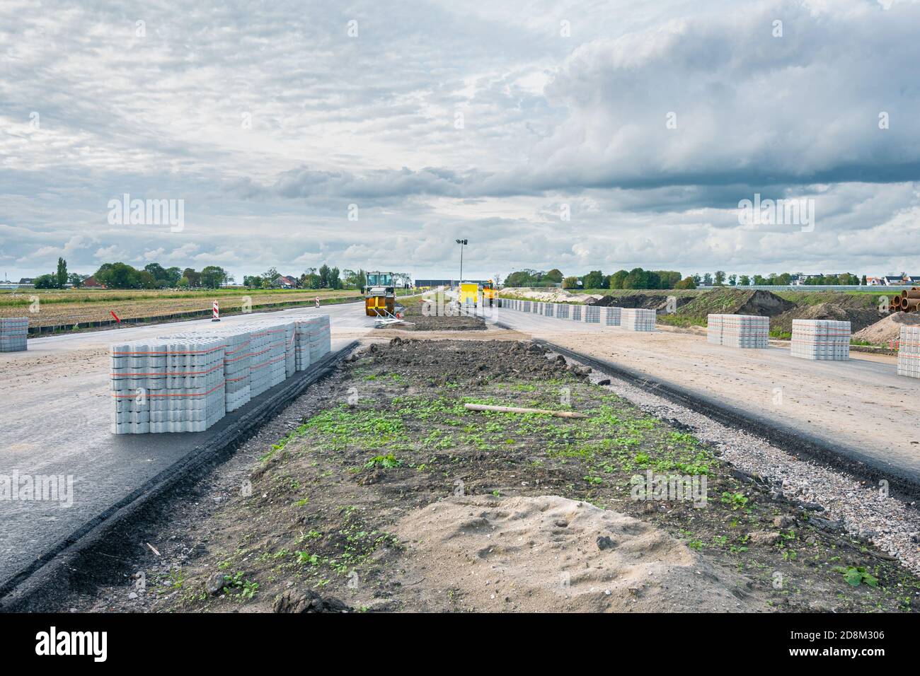 Costruzione di una nuova strada. Costruzione di una circonvallazione chiamata 'Vredenburglaan' intorno alla città di Waddinxveen, Olanda. Foto Stock