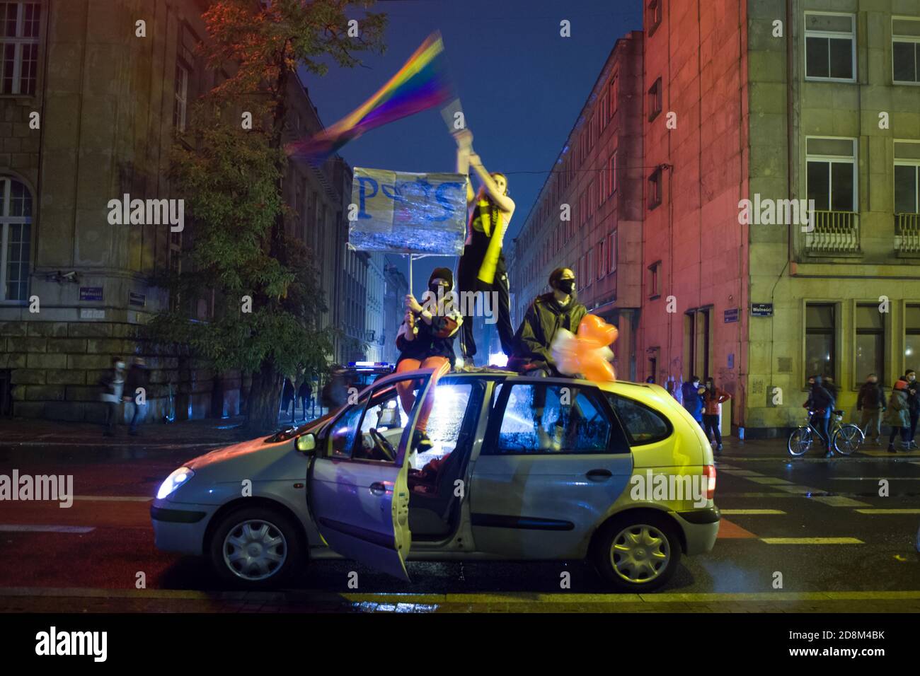 Poznan, POLONIA - 30 ottobre 2020: Protesta contro le leggi polacche sull'aborto. Le donne colpiscono e protestano contro la proposta del governo di rafforzare la legge sull'aborto. Foto Stock