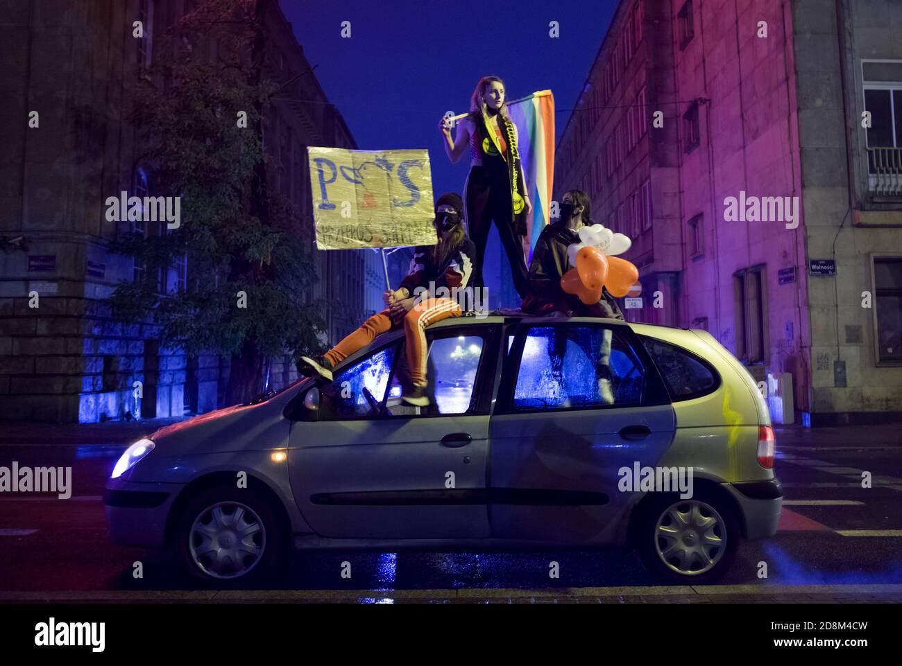 Poznan, POLONIA - 30 ottobre 2020: Protesta contro le leggi polacche sull'aborto. Le donne colpiscono e protestano contro la proposta del governo di rafforzare la legge sull'aborto. Foto Stock