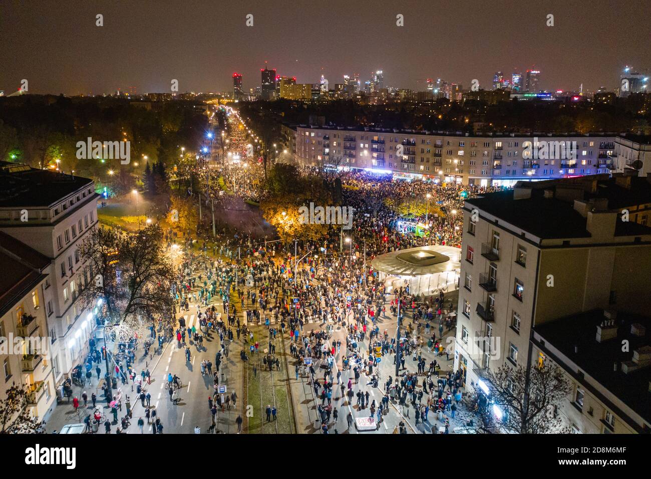 Varsavia, Polonia - Ottobre 30 2020: Sciopero della donna, massicce proteste di uomini e donne contro la legge anti-aborto e contro le azioni del governo Foto Stock