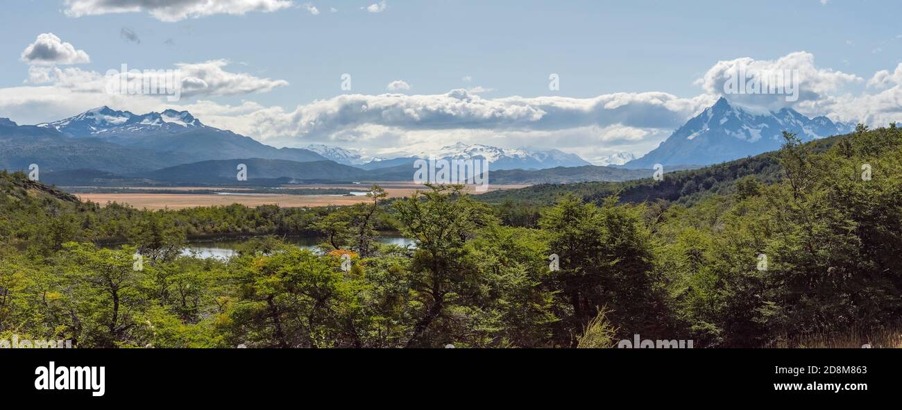 Vista sul fiume Serrano nel Parco Nazionale Torres del Paine, Cile Foto Stock