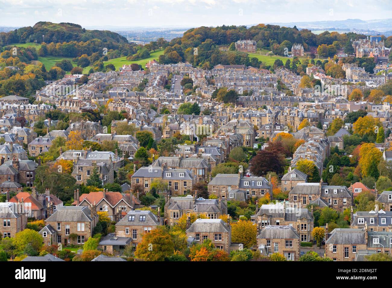 Vista di grandi case nel quartiere Morningside di Edimburgo, Scozia, Regno Unito Foto Stock