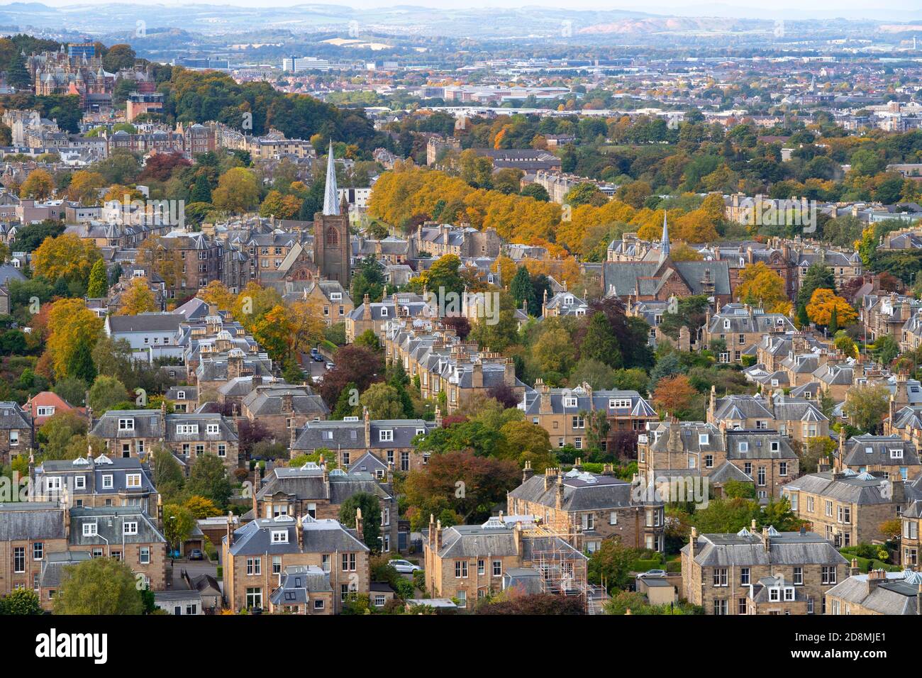 Vista di grandi case nel quartiere Morningside di Edimburgo, Scozia, Regno Unito Foto Stock