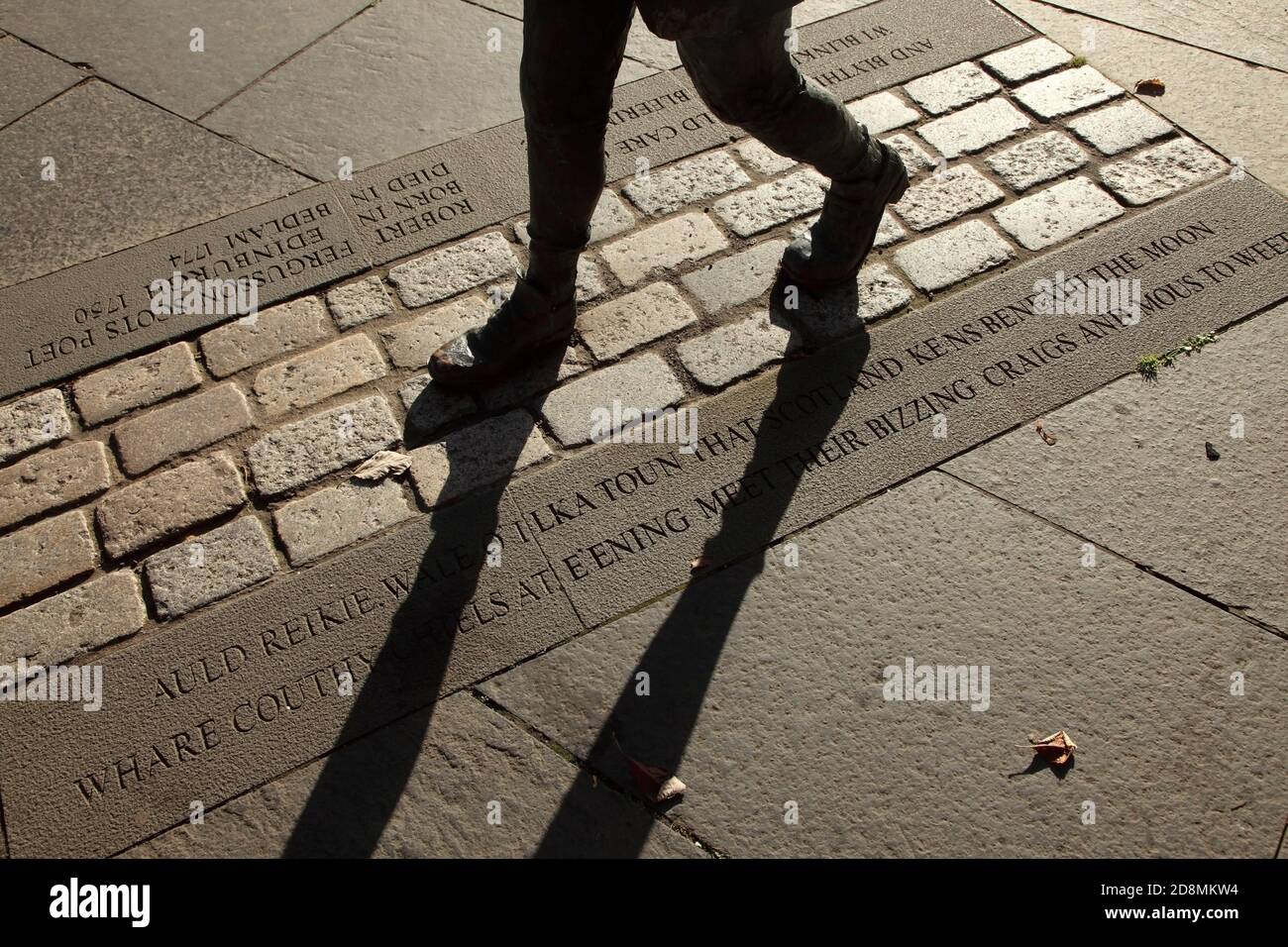 Statua e monumento al poeta Robert Fergusson, Canongate, Royal Mile, Edimburgo, Scozia. Foto Stock
