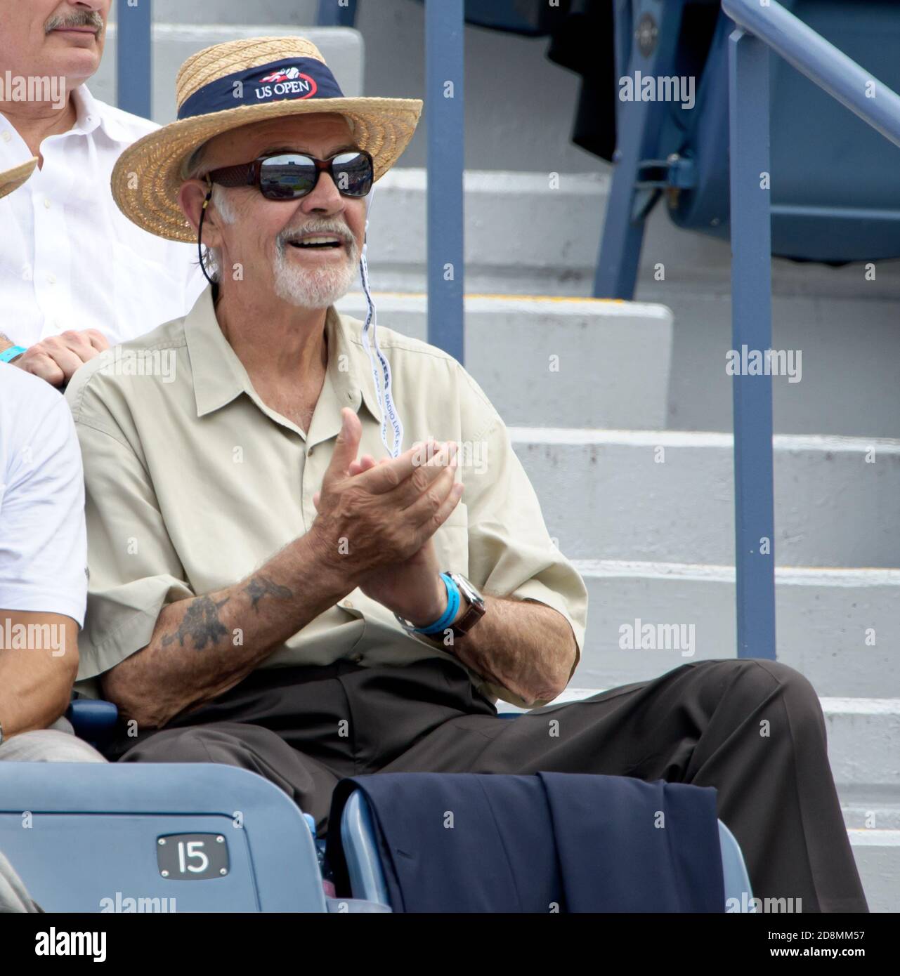 **FILE FOTO** Sean Connery è scomparso. 6 settembre 2012: L'attore Sean Connery partecipa al giorno 11 dei Campionati di tennis aperti degli Stati Uniti 2012 all'USTA Billie Jean King National Tennis Center di Flushing, Queens, New York, USA. Mpi105/Mediapunchinc Foto Stock