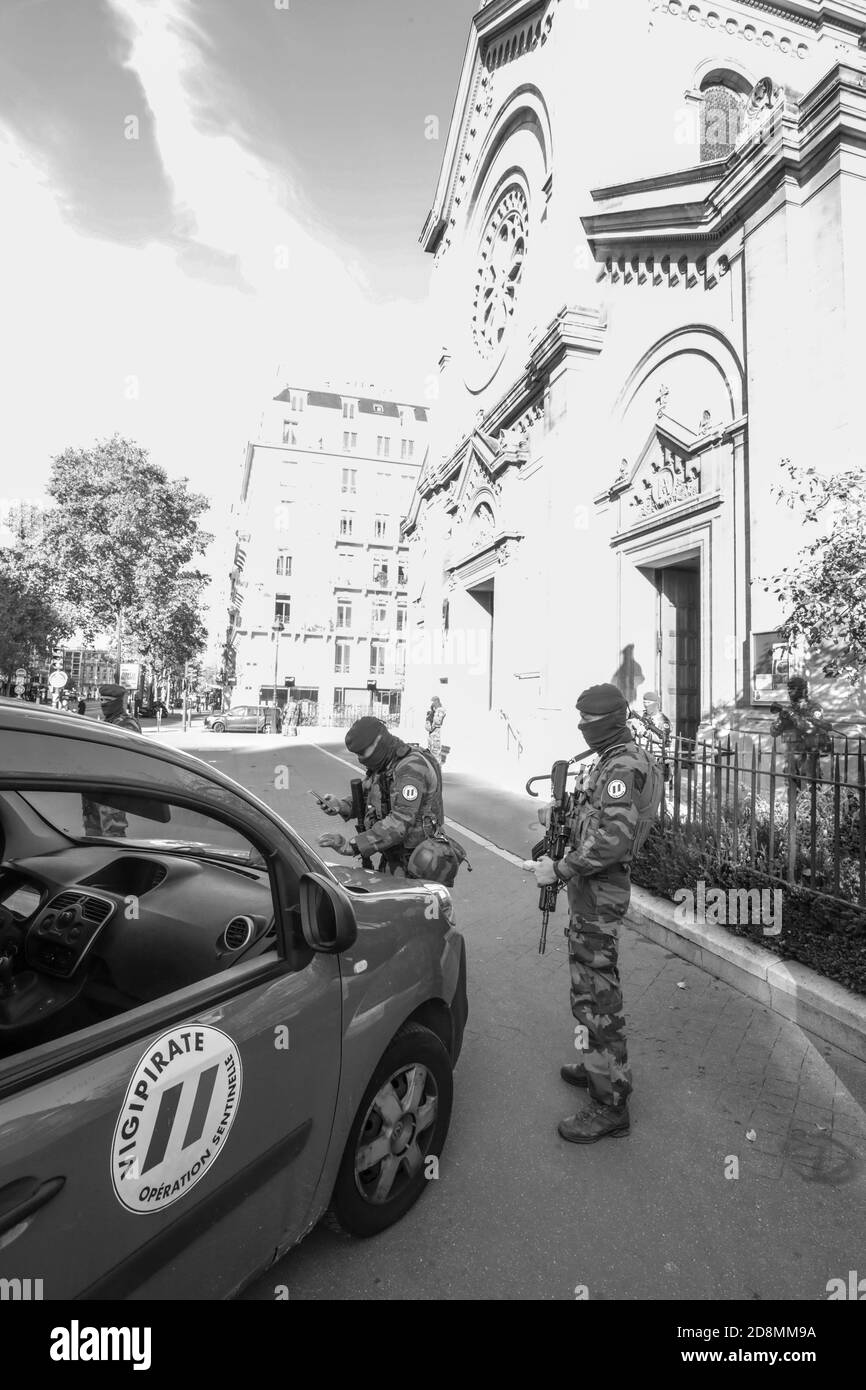 LA FRANCIA RAFFORZA LA SICUREZZA PER LE SUE CHIESE DOPO UN BELL'ATTACCO Foto Stock