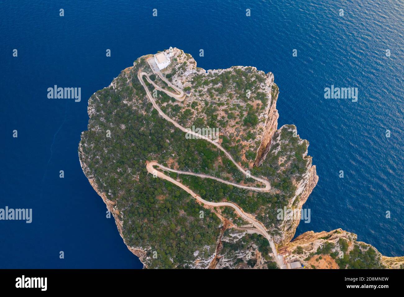 Veduta aerea del promontorio roccioso di Capo Caccia, Alghero, Sassari, Sardegna, Italia. Foto Stock