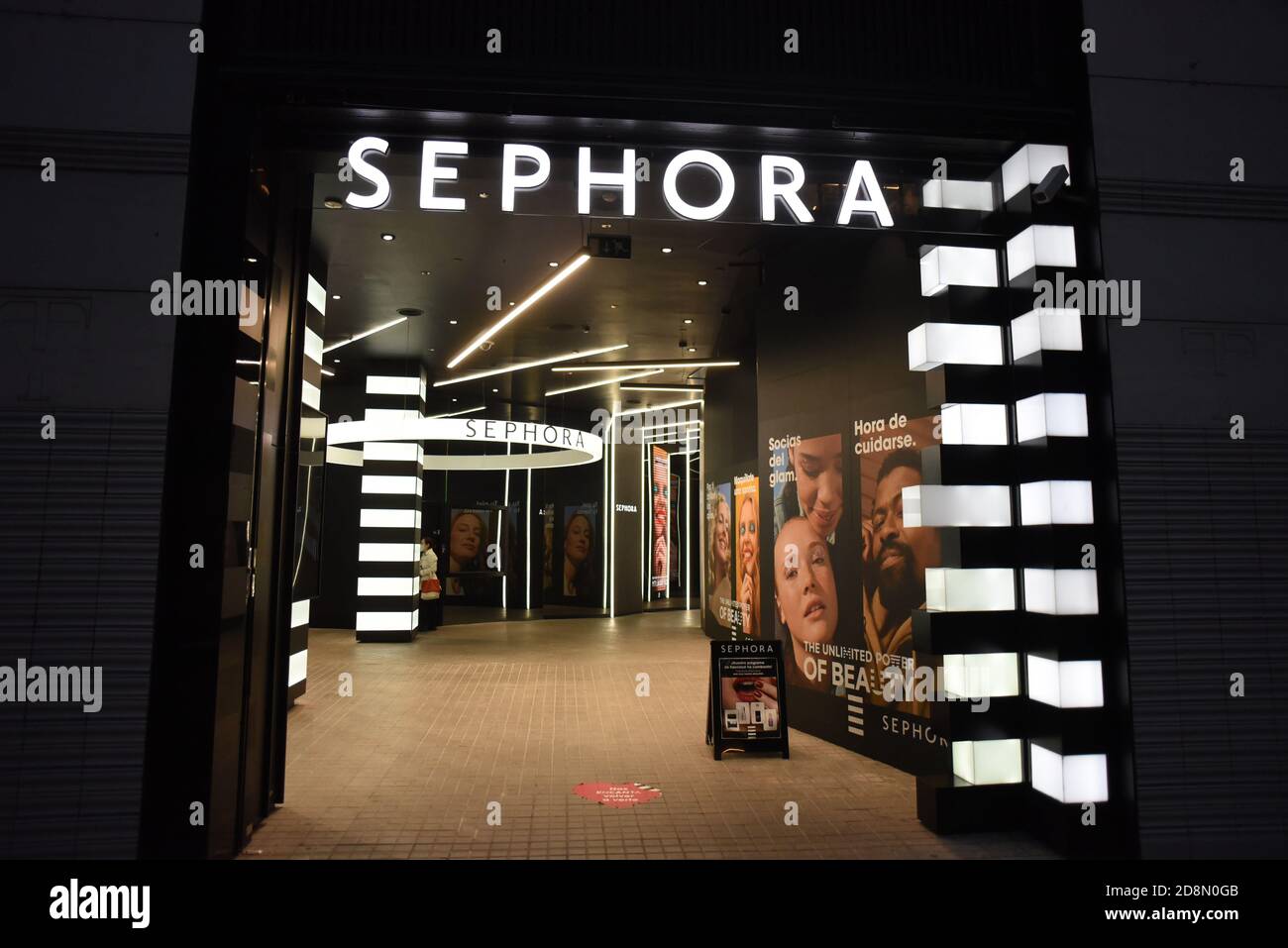 22 ottobre 2020, Barcellona, Spagna: Multinazionale francese rivenditore di prodotti per la cura personale e di bellezza, negozio Sephora visto a Barcellona. (Immagine di credito: Immagini © Jorge Sanz/SOPA via CAVO ZUMA) Foto Stock