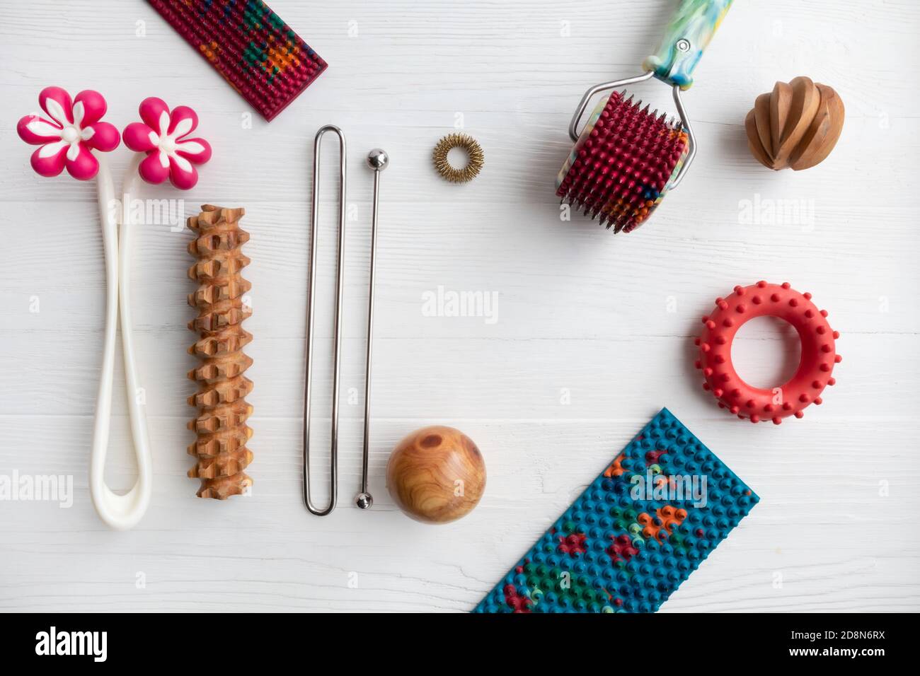 Applicatore ad ago Lyapko e strumenti di un terapeuta o di un medico di riabilitazione. Per massaggio ristorativo domestico, terapeutico Foto Stock