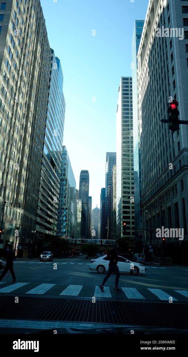 Chicago, Illinois, LaSalle Street è una delle principali strade nord-sud di Chicago che prende il nome da Robert de la Salle, un primo esploratore dell'Illinois. Foto Stock