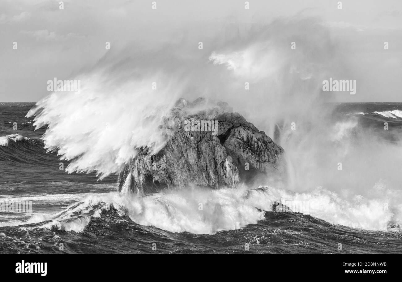 Porta di mare Cantabrico, spiaggia di Portio, Liencres , Piélagos, mare Cantabrico, Cantabria, Spagna, Europa Foto Stock