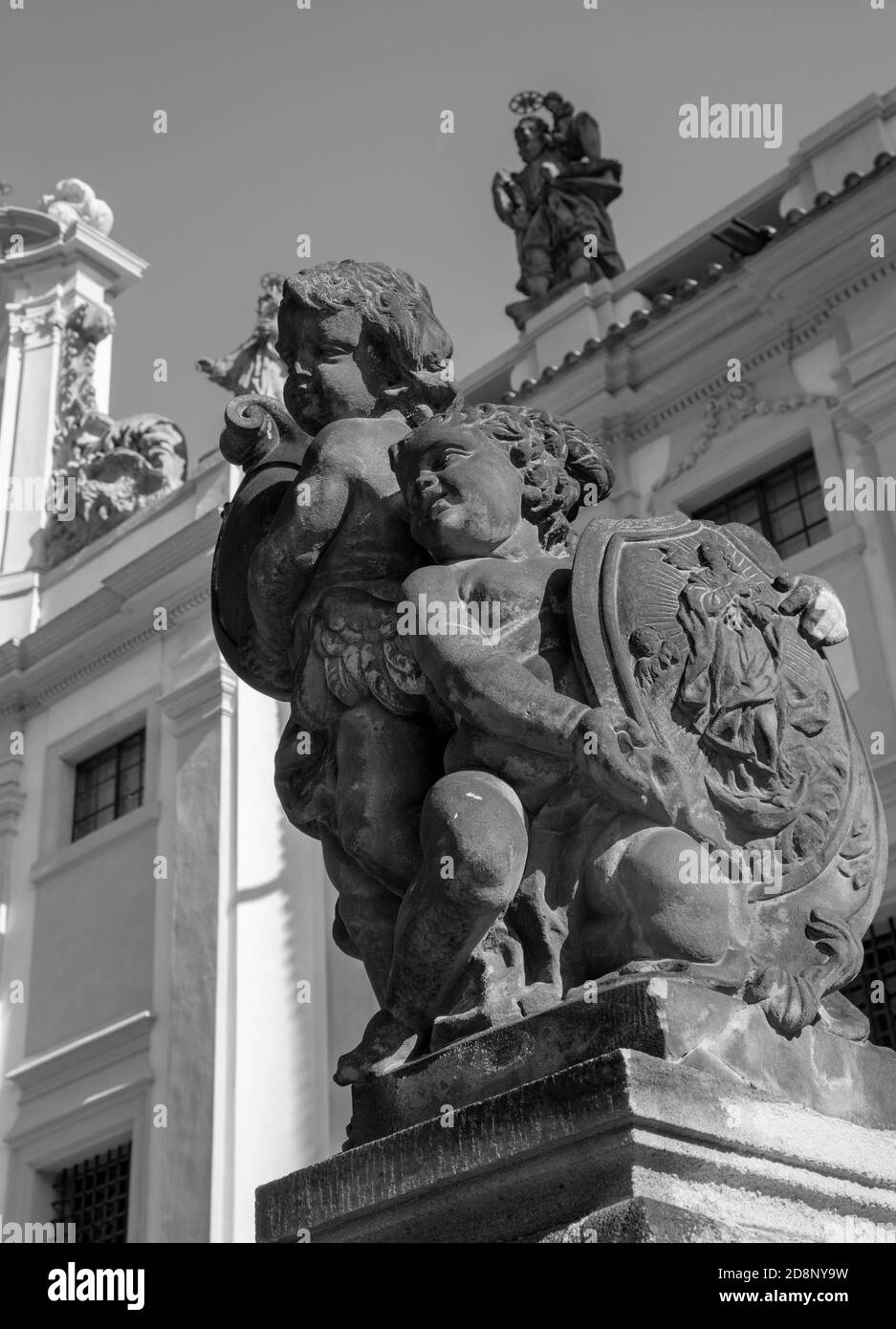 Praga, Repubblica Ceca - 14 ottobre 2018: il barocco angelo davanti la facciata della chiesa di Loreto - progettato da Kilian Ignac (1772). Foto Stock