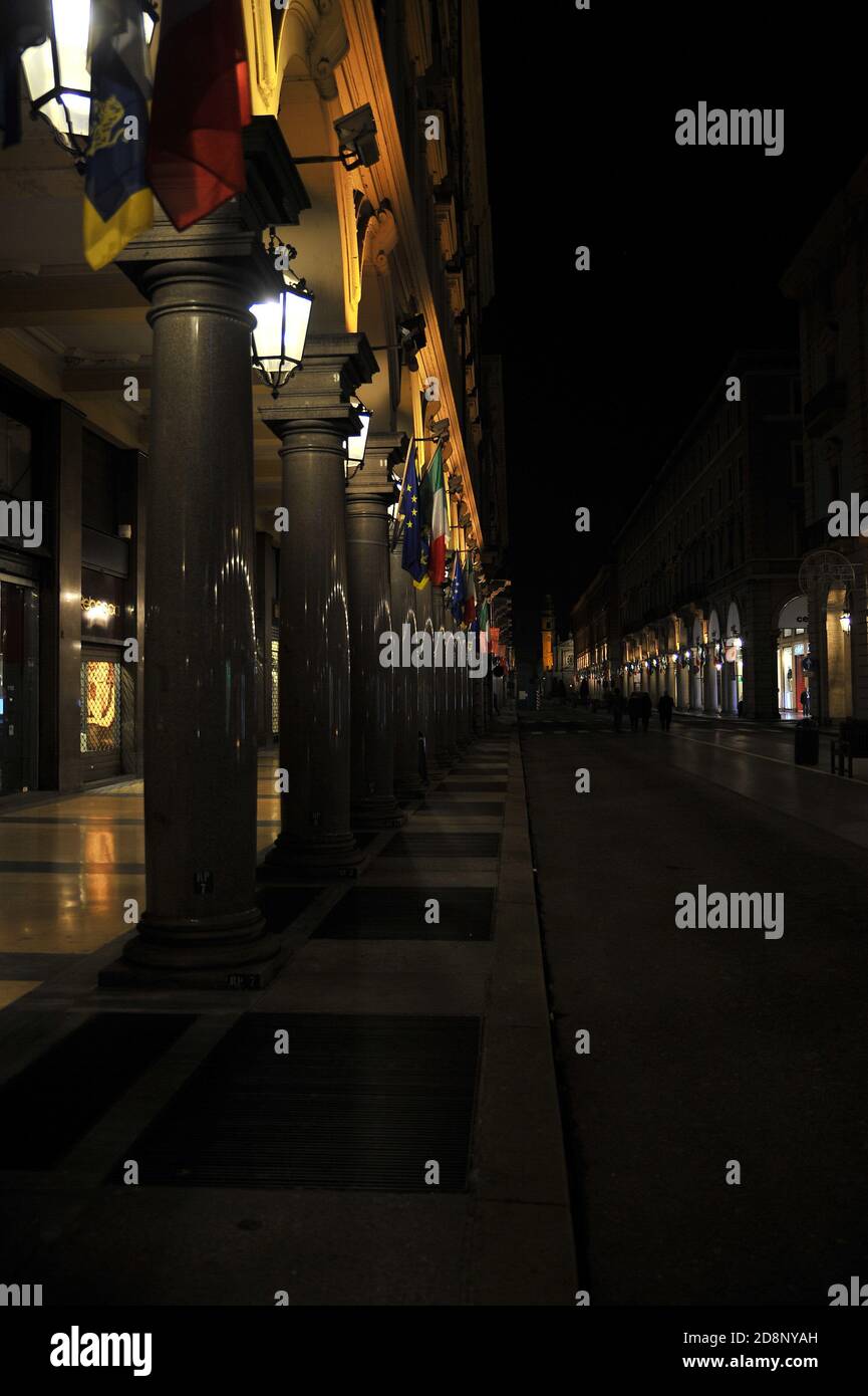 Via Roma di notte Foto Stock