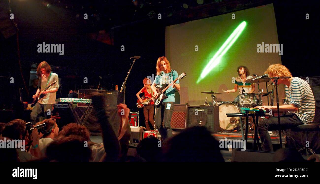 La rock band psichedelica Tame Impala si esibisce presso la Music Hall of Williamsburg di Brooklyn, NY, il 11/07/2012. Foto Stock