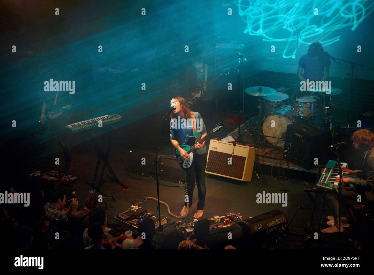 La rock band psichedelica Tame Impala si esibisce presso la Music Hall of Williamsburg di Brooklyn, NY, il 11/07/2012. Foto Stock