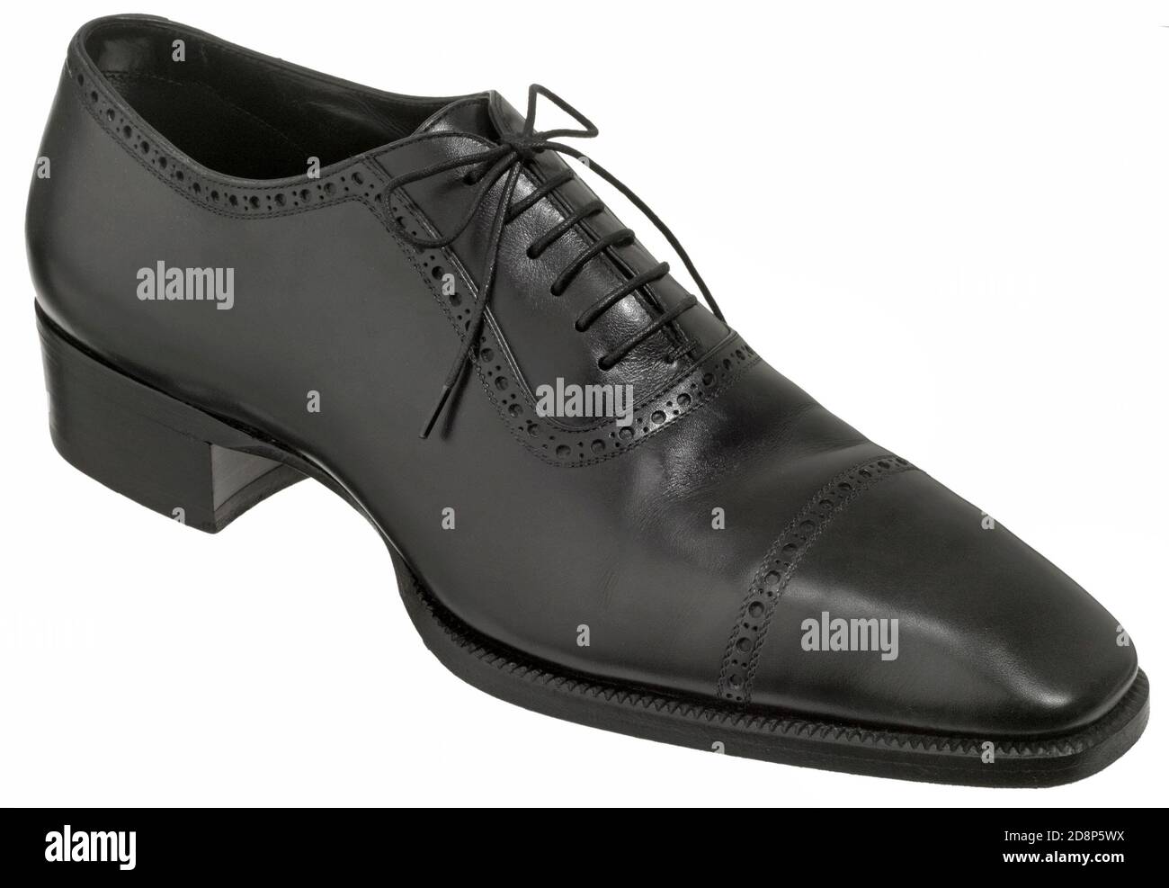 Scarpe firmate Tom Ford con punta alare fotografate su un sfondo bianco  Foto stock - Alamy