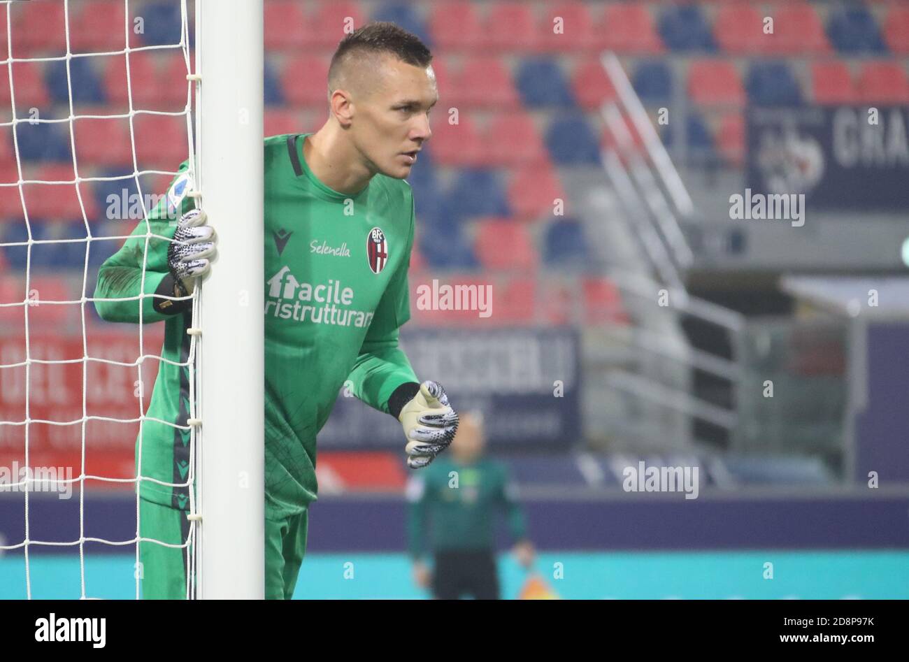 Il portiere di Bologna Luckasz Skorupski durante la Serie Italiana una partita di calcio Bologna FC vs Cagliari Calcio allo stadio Renato Dall'Ara di Bologna, 31 ottobre 2020. - Photo Michele Nucci Credit: LM/Michele Nucci/Alamy Live News Foto Stock