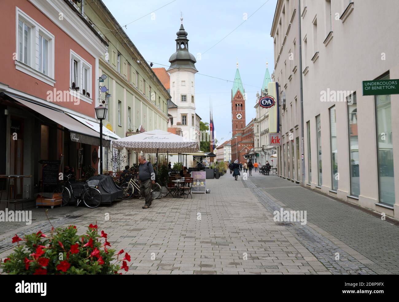 Strada del centro città libera dal traffico a Maribor in Slovenia Foto Stock