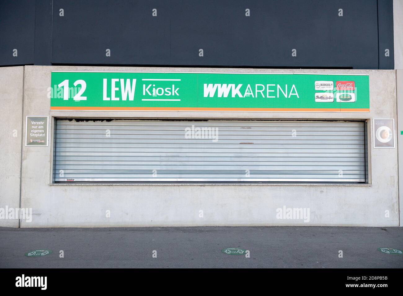 Prima della partita, Corona, Geisterspiel, chiuso Kiosk Soccer 1. Bundesliga season 2020/2021, 6, matchday, matchday06, FC Augsburg - 1.FSV FSV FSV Mainz 05 3-1, il 31 ottobre 2020 la WWK ARENA, LE NORMATIVE DFL VIETANO QUALSIASI USO DI FOTOGRAFIE COME SEQUENZE DI IMMAGINI E/O USO QUASI-VIDEO.EDITORIALE. Foto: EIBNER/Sascha Walther/POOL vial SVEN SIMON Fotoagentur GmbH & Co. Pressedoto KG n. Prinzess-Luise-Str. 41 N. 45479 M uelheim/R uhr N. tel 0208/9413250 numero di fax 0208/9413260 N. GLS Bank N. BLZ 430 609 67 N. account 4030 025 100 N. IBAN DE75 4306 0967 4030 0251 00 N. BIC GENODE1GLS N. www.svensimon.n Foto Stock