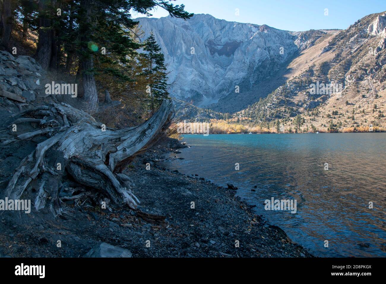 Il lago di Chert è un lago alpino della contea di Mono, California, USA, che funge da punto di partenza per escursioni nella riserva naturale John Muir della Sierra orientale. Foto Stock