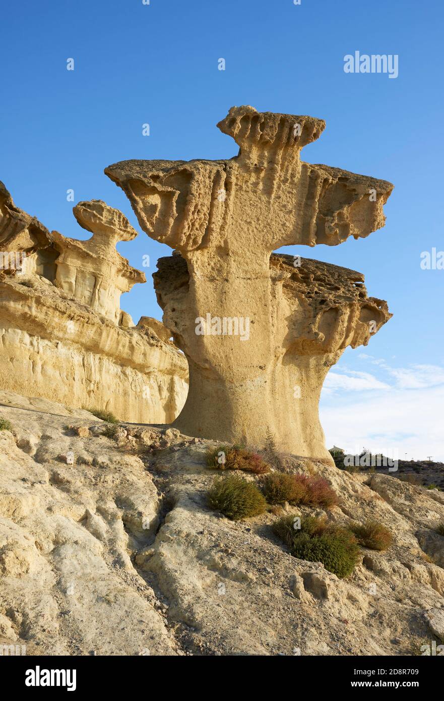 Formazioni geologiche di sabbia di Bolnuevo, situate sulla costa del comune di Mazarron nella regione di Murcia, Spagna. Foto Stock