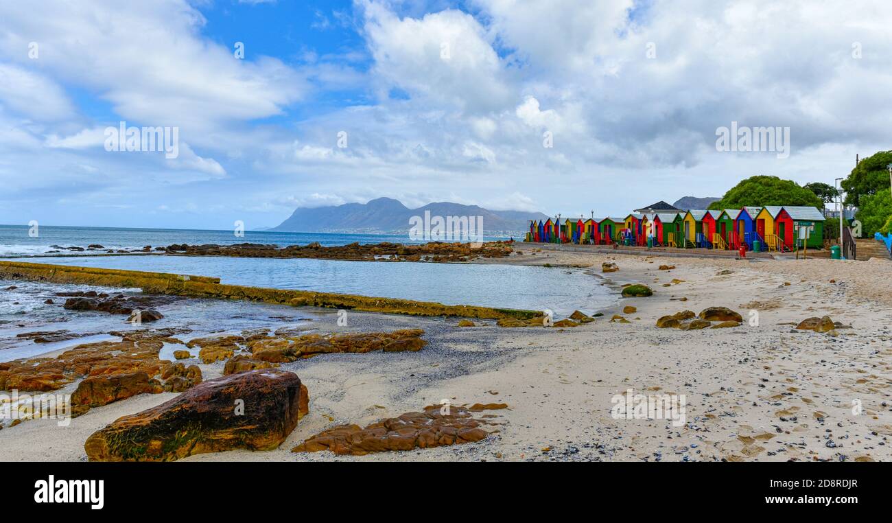 St James Beach Huts a Città del Capo, Capo Occidentale, Sud Africa Foto Stock